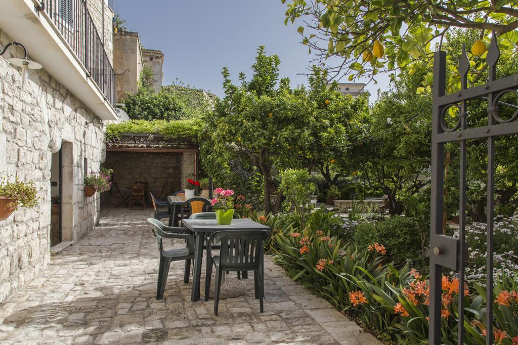 B&B Il Giardino Dei Mandarini Модика Екстериор снимка